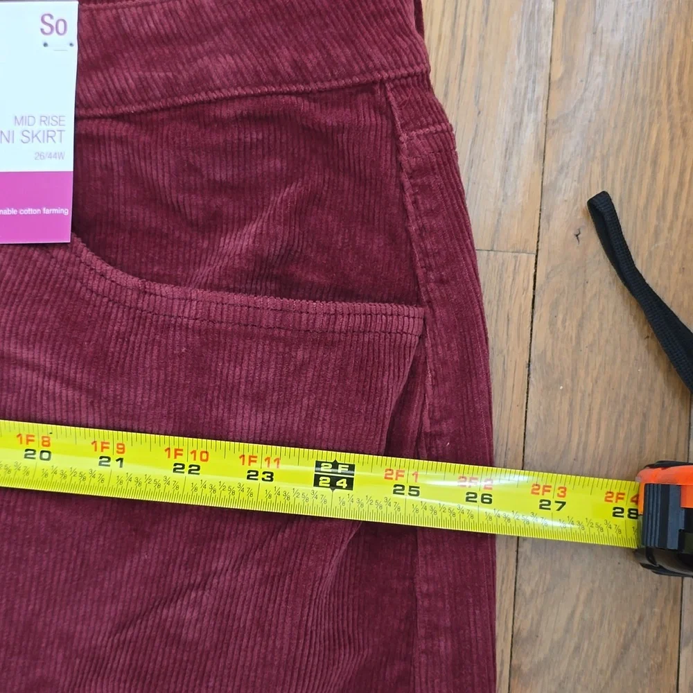 SO BRAND WOMENS JUNIOR PLUS SIZE BURGUNDY CORDUROY MINI SKIRT SIZE 26/44W_12